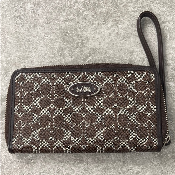 Coach Handbags - Coach East West Universal Zip Around Wallet Wristlet EUC